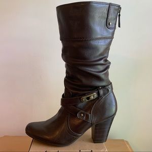 Women’s /Girls Boots Brown 5M.  mid calf White Mt.